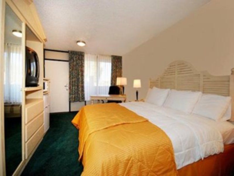 Quality Inn Phoenix Airport Exterior photo